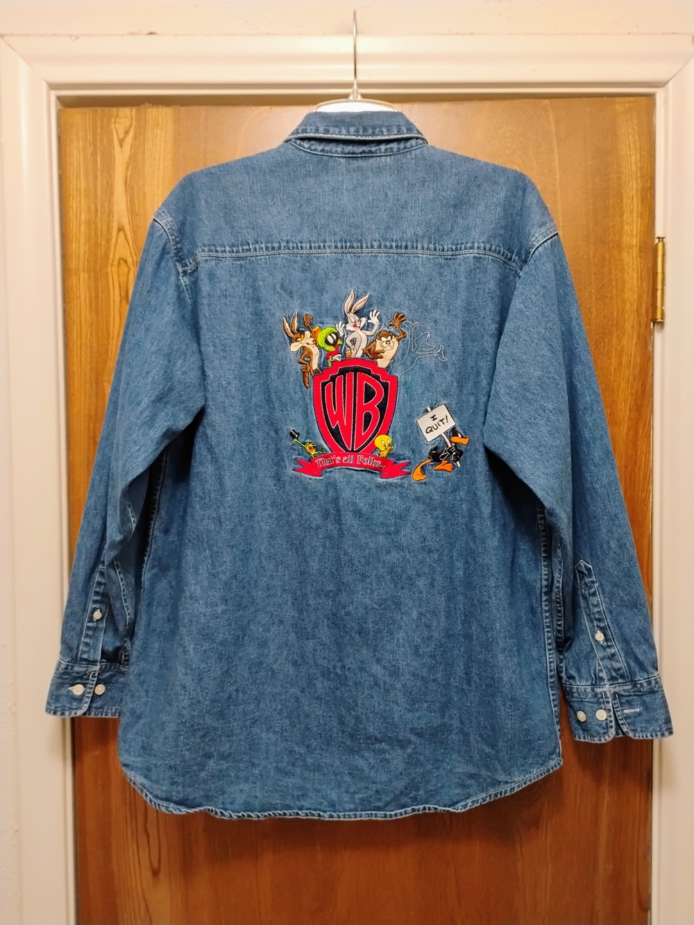Men's Denim Vintage Looney Tunes Embroidered That's All Folks Shirt. Size Medium